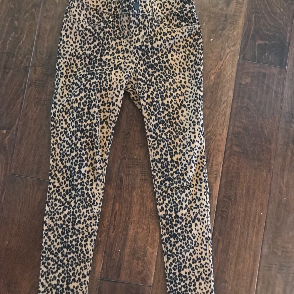 Girls like new Old Navy leopard pants